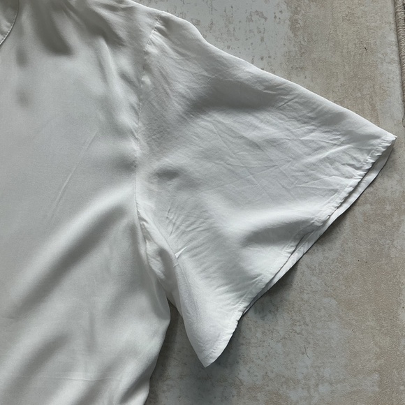 Express Size M White Short Flared Sleeves Peplum Top V-Neck 100% Rayon - Picture 6 of 10